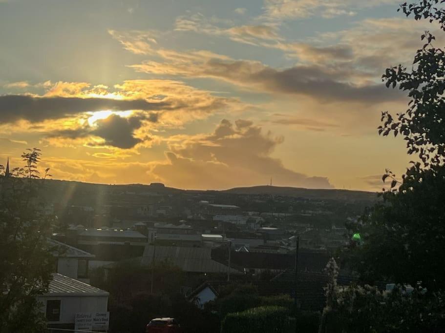 Artistic Stunning Apartment City View Londonderry Exteriör bild